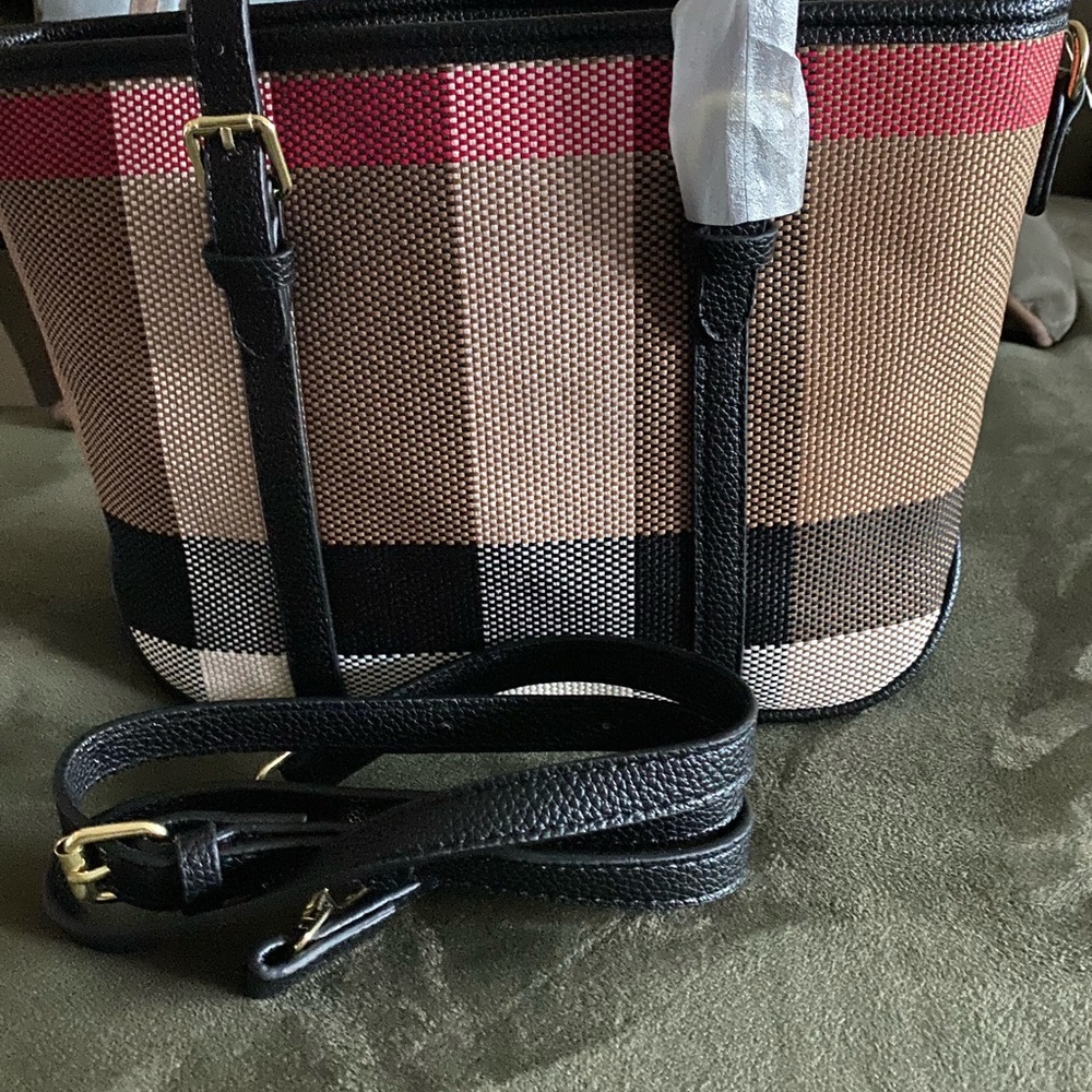 Elegant Black and Tan Shoulder Bag with Classic Check Pattern